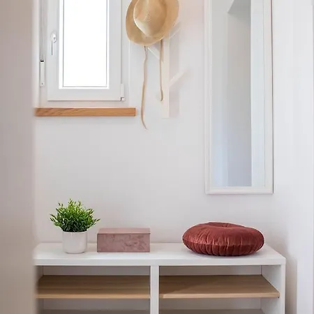 Aura Apartment *