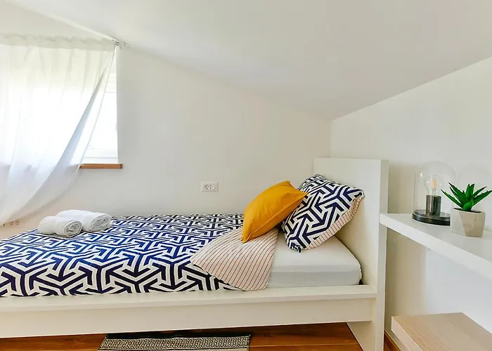 Aura Apartment *